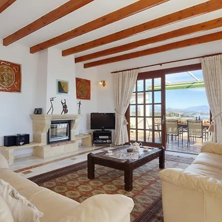 Hermosa Con Piscina Cerca Del Mar